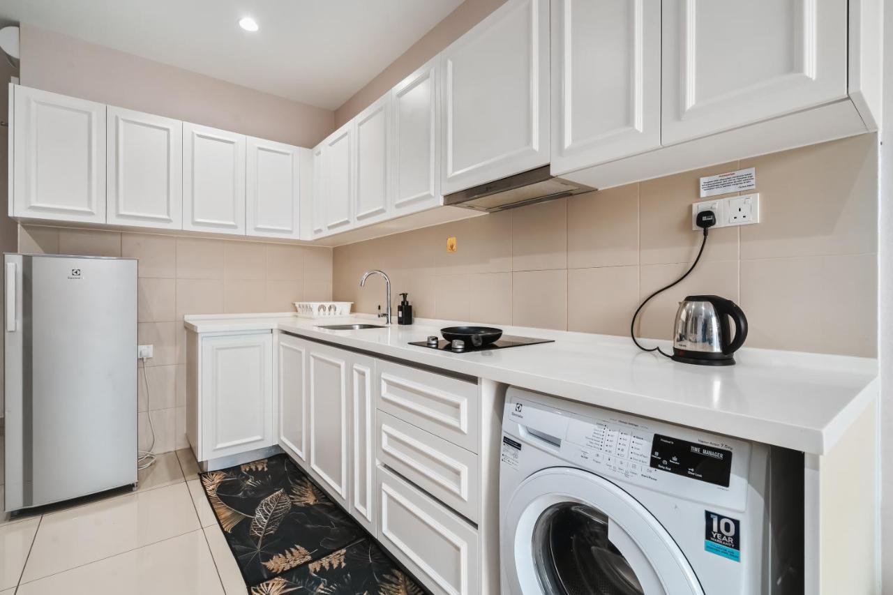 Hostahome Suites At I-City, Central Mall 莎阿南 外观 照片