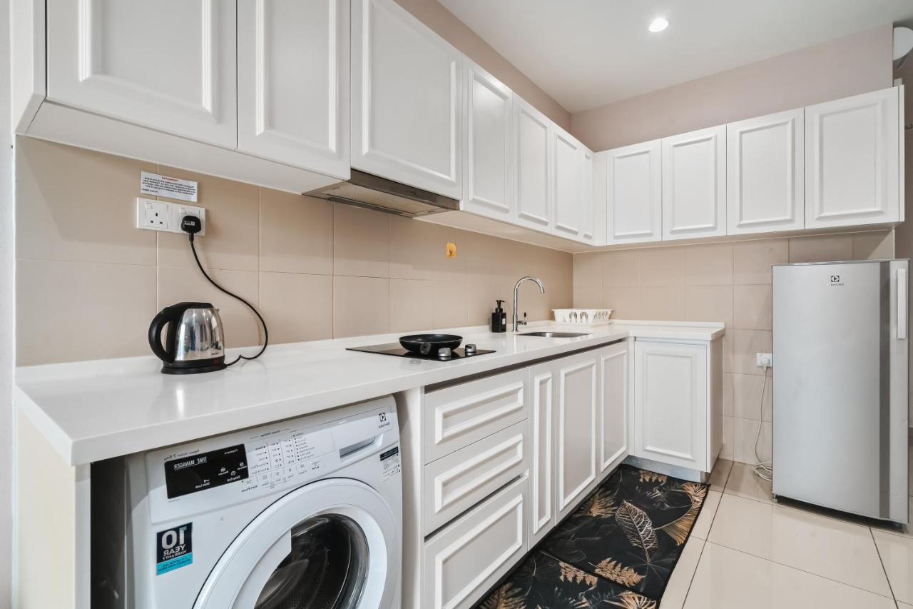 Hostahome Suites At I-City, Central Mall 莎阿南 外观 照片